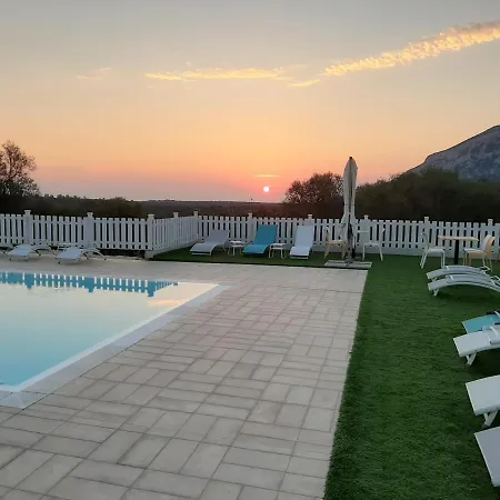 Borgo Rurale Cares 3*