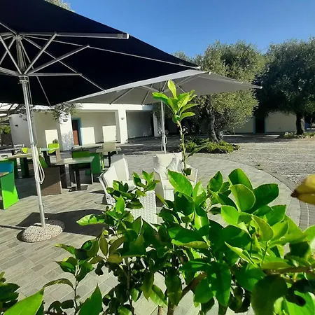 Borgo Rurale Cares מלון 3*